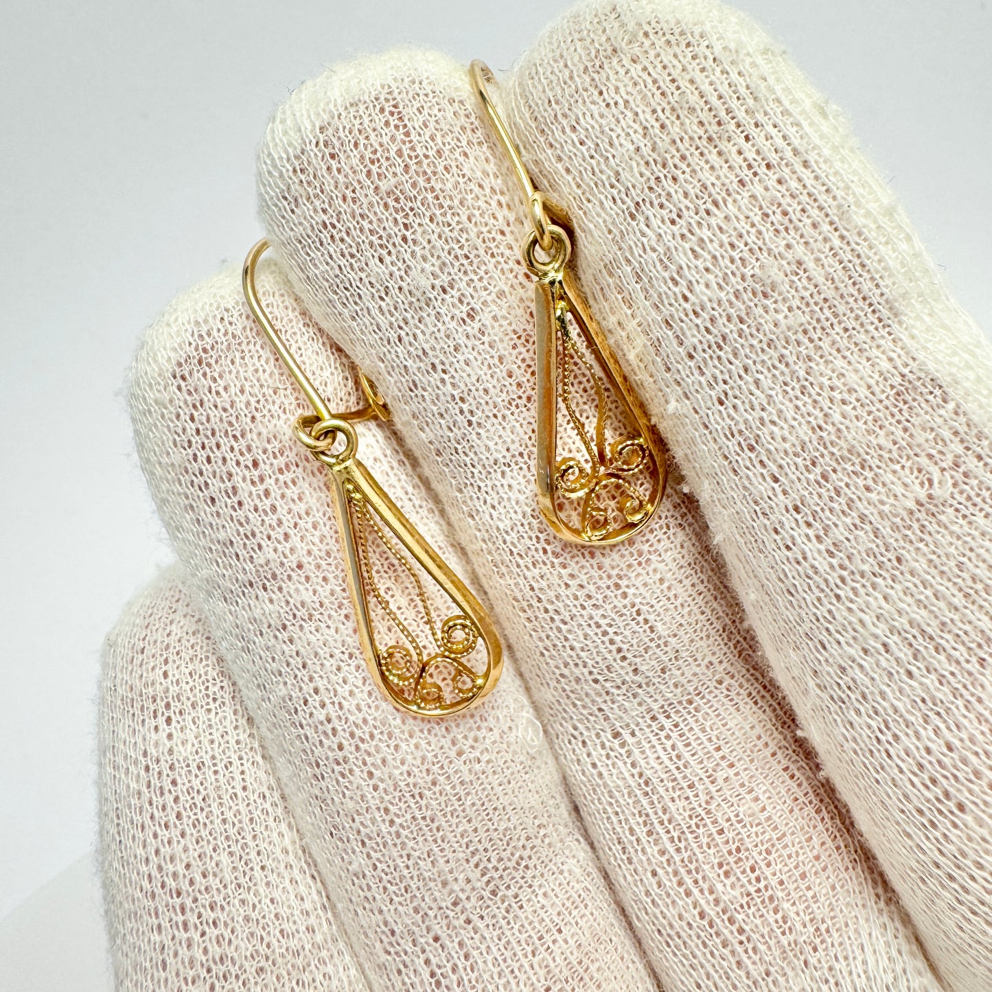 Warsaw Poland. Vintage 14k Gold Filigree Dangle Earrings.