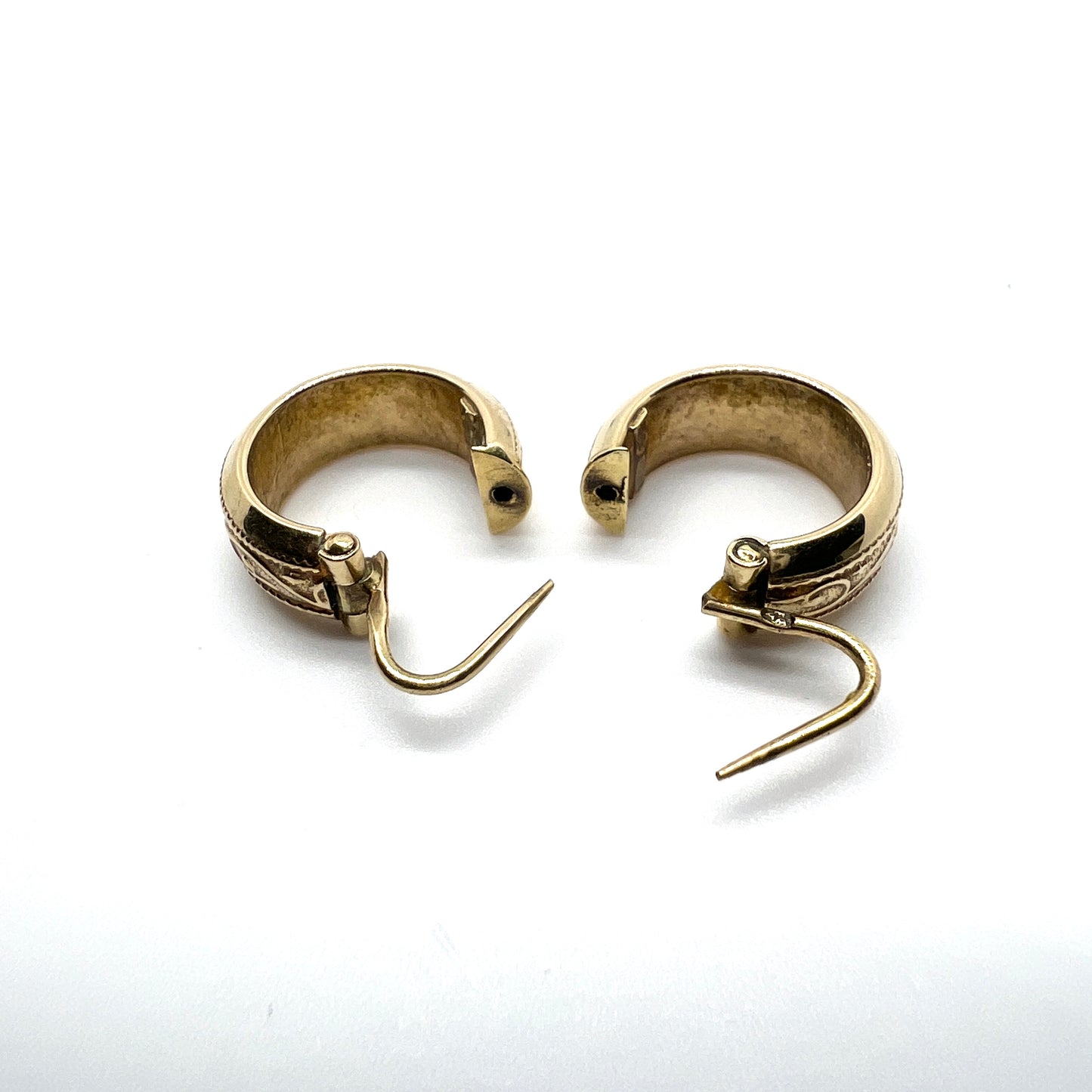 UNO A ERRE, Arezzo, Italy. Vintage 18k Gold Earrings.