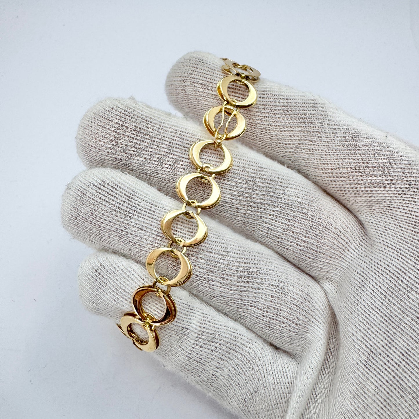 Theresia Hvorslev for Alton, Sweden early 1970s. Vintage 18k Gold Bracelet. Signed.