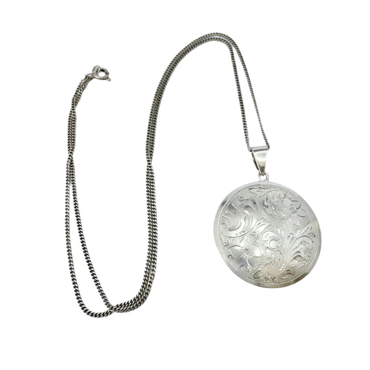 E Forssell, Sweden 1947. Vintage Sterling Silver Floral Pendant Necklace.