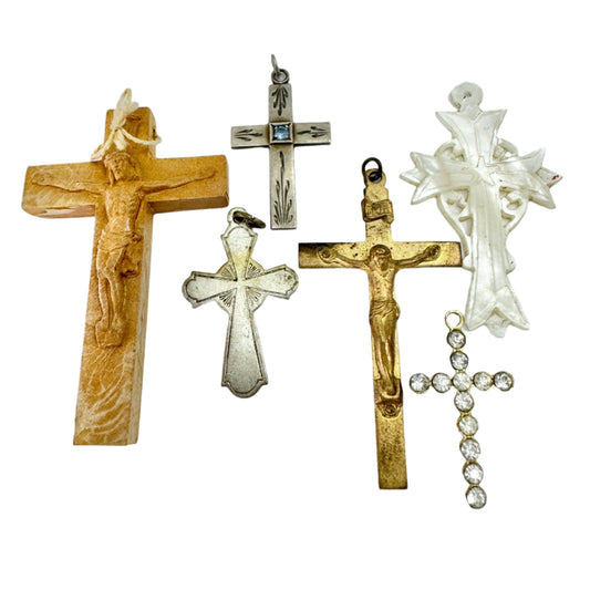 Job-lot. Vintage Cross Crucifix Pendants.