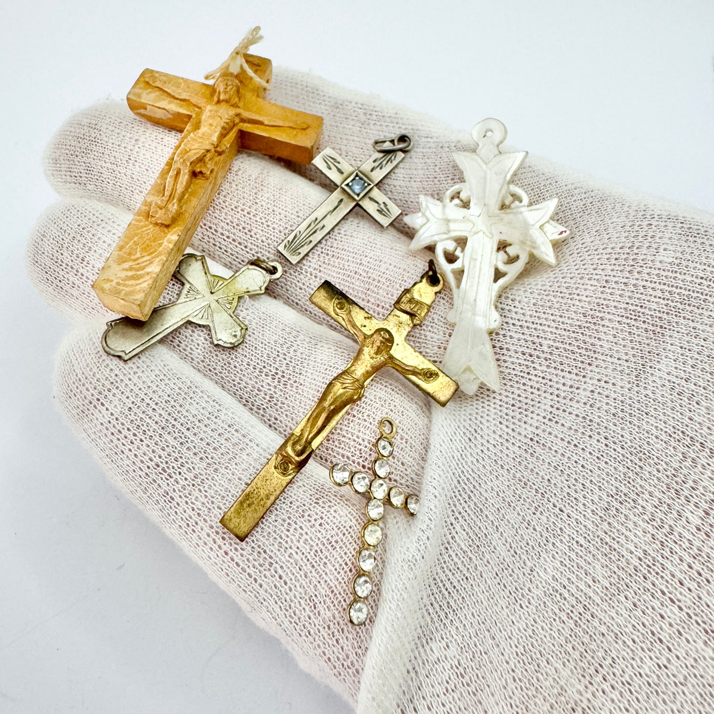 Job-lot. Vintage Cross Crucifix Pendants.