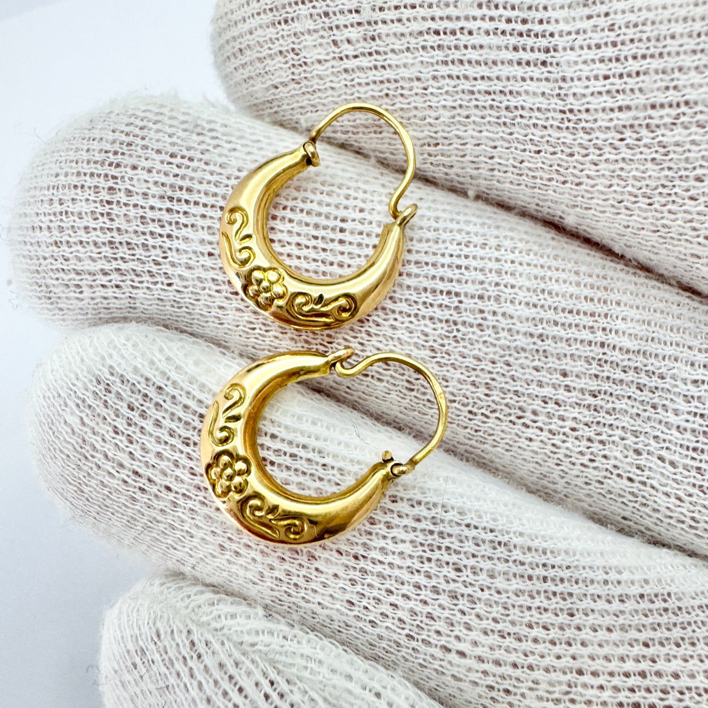 Sweden c 1950s. Vintage 18k Gold Earrings.