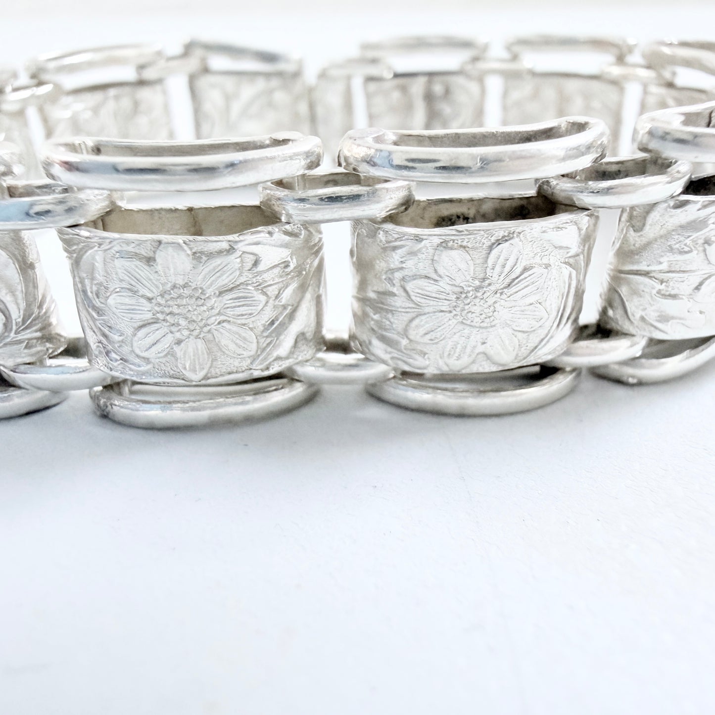 Vintage / Antique Solid Silver Flower Book-chain Bracelet.