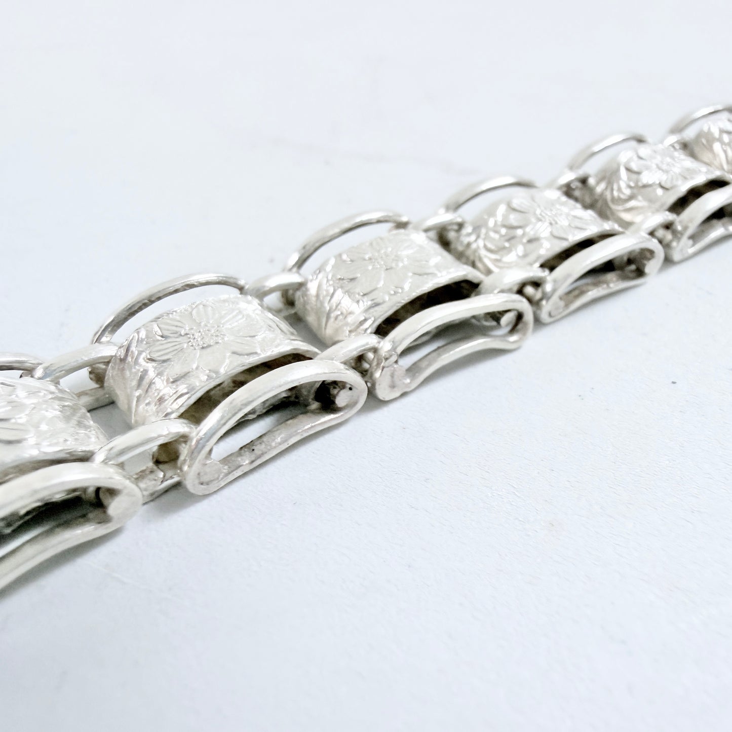 Vintage / Antique Solid Silver Flower Book-chain Bracelet.