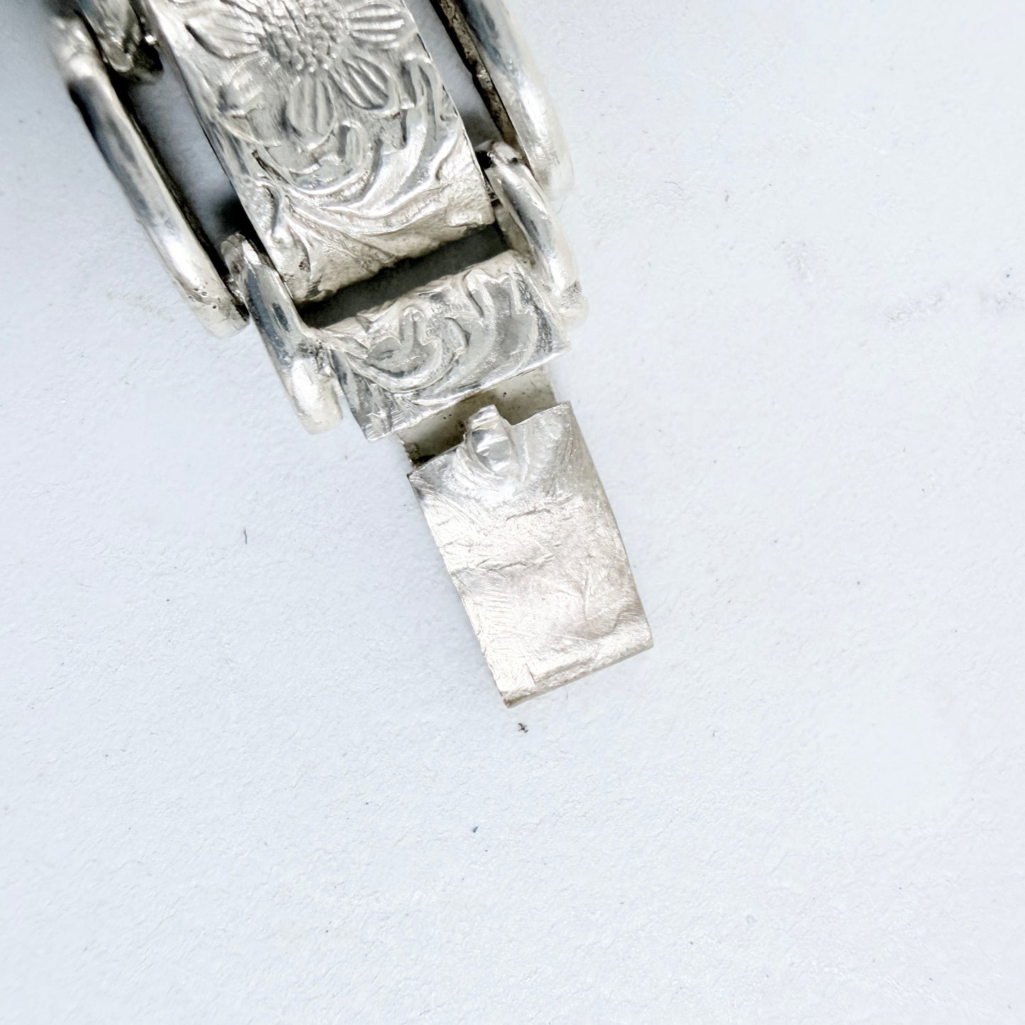 Vintage / Antique Solid Silver Flower Book-chain Bracelet.