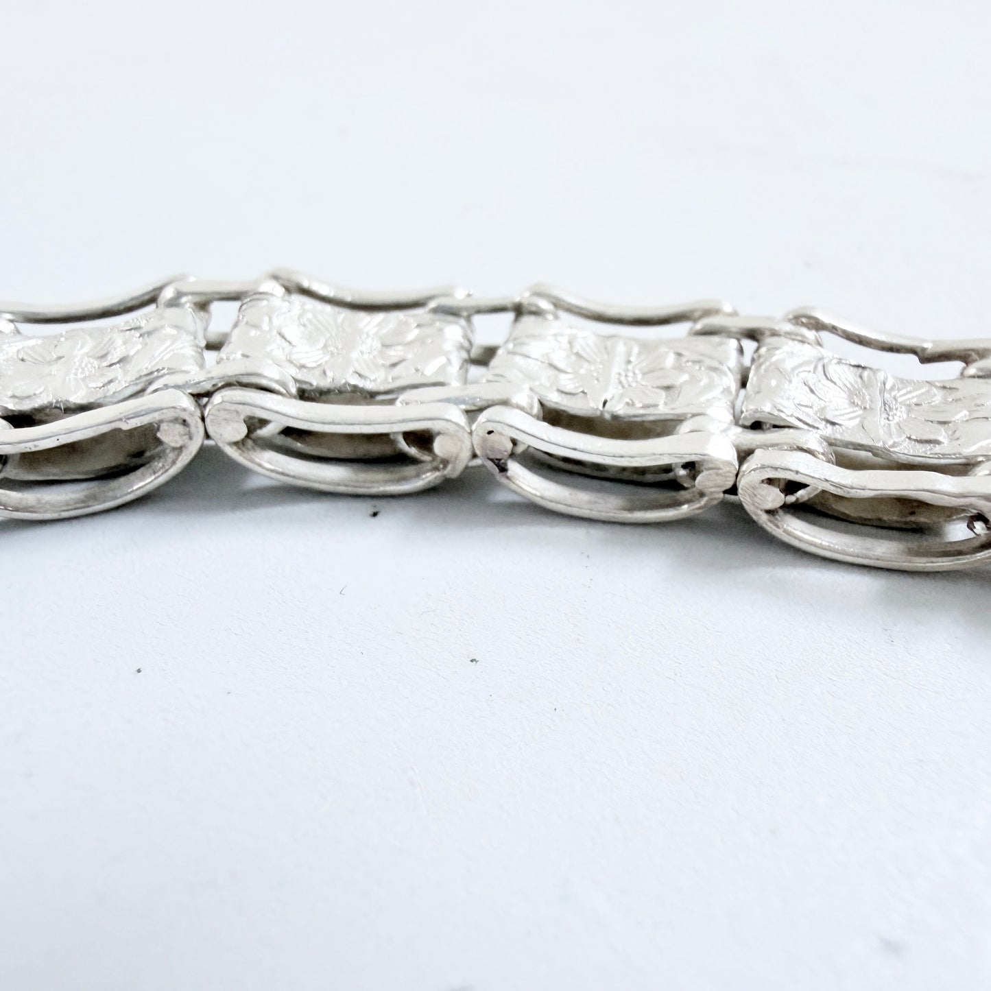 Vintage / Antique Solid Silver Flower Book-chain Bracelet.