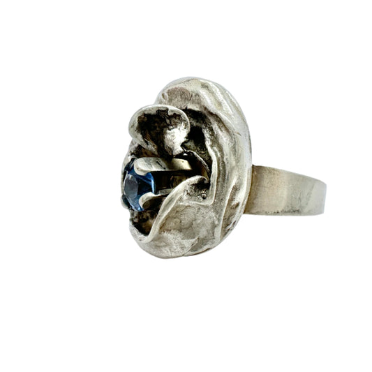 Ekström, Sweden 1973. Vintage Modernist Brutalist Sterling Silver Synthetic Spinel Ring.