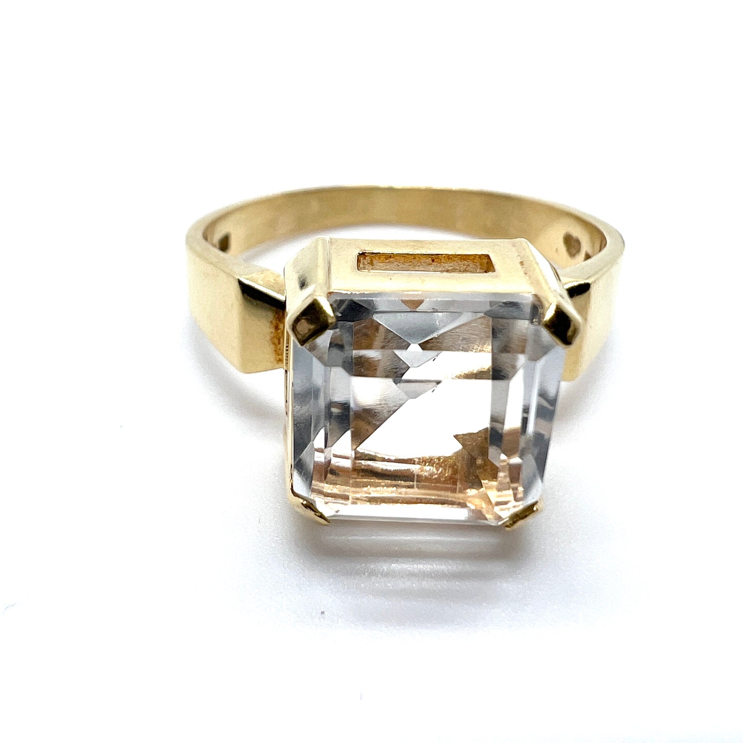 G Dahlgren, Sweden 1971. Vintage 18k Gold Rock Crystal Ring.