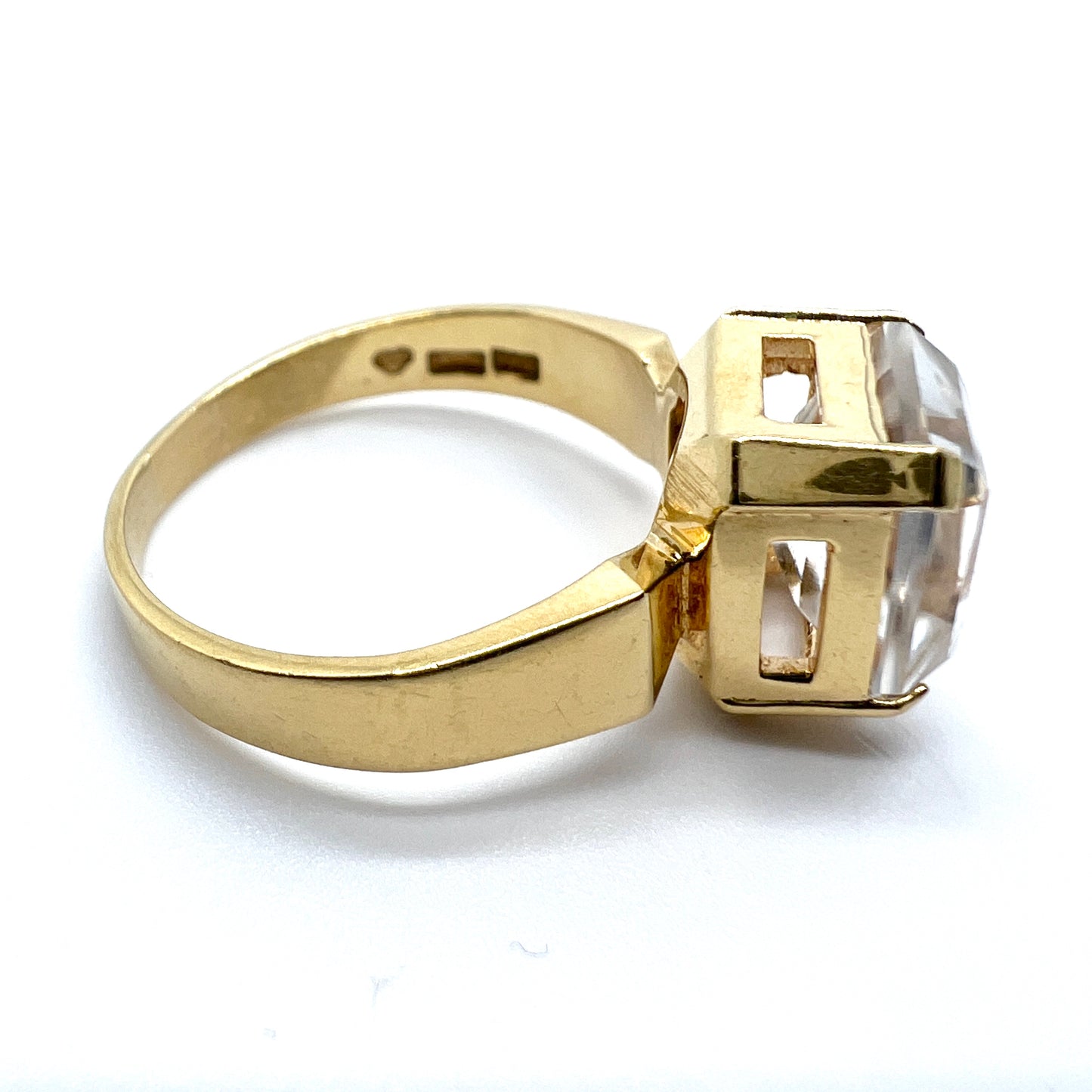 G Dahlgren, Sweden 1971. Vintage 18k Gold Rock Crystal Ring.