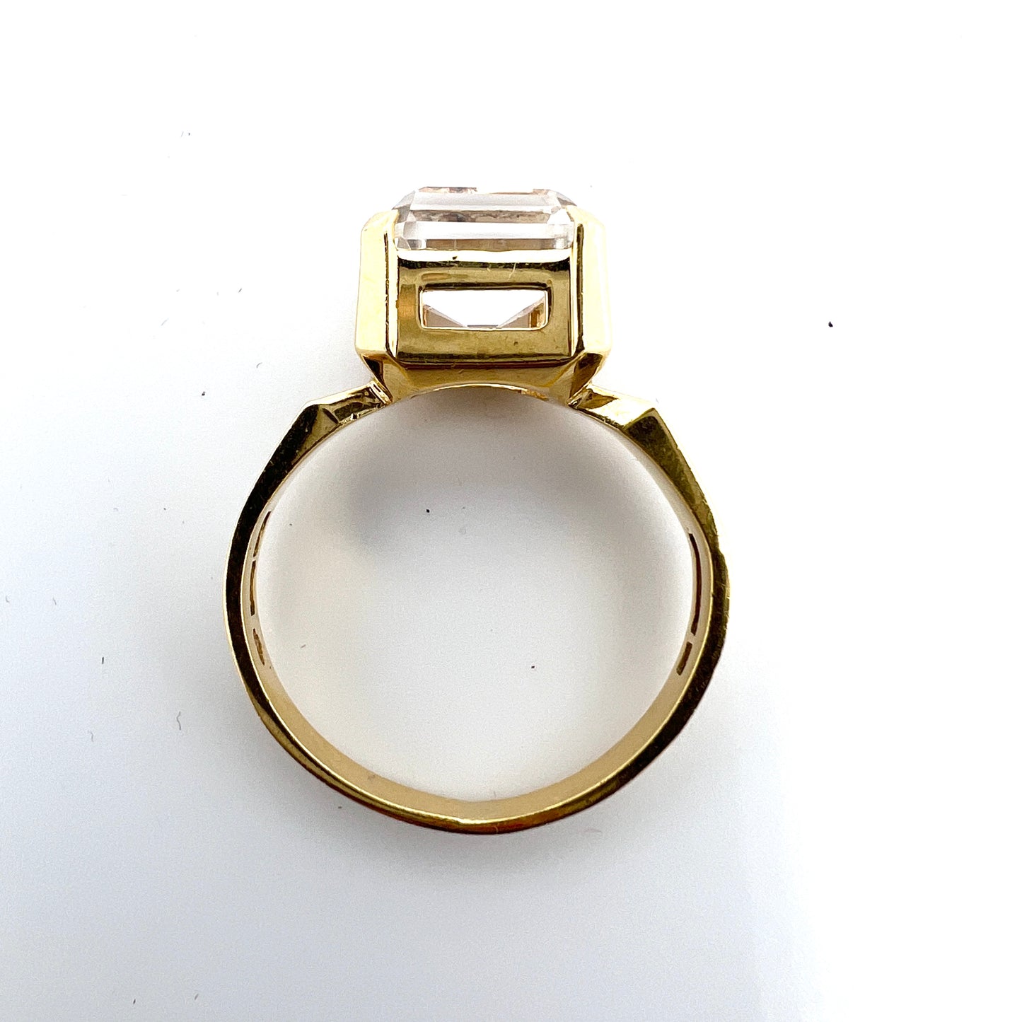 G Dahlgren, Sweden 1971. Vintage 18k Gold Rock Crystal Ring.