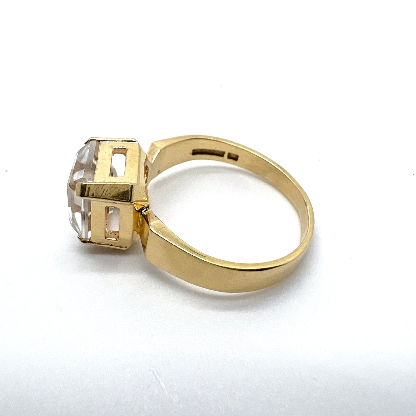 G Dahlgren, Sweden 1971. Vintage 18k Gold Rock Crystal Ring.