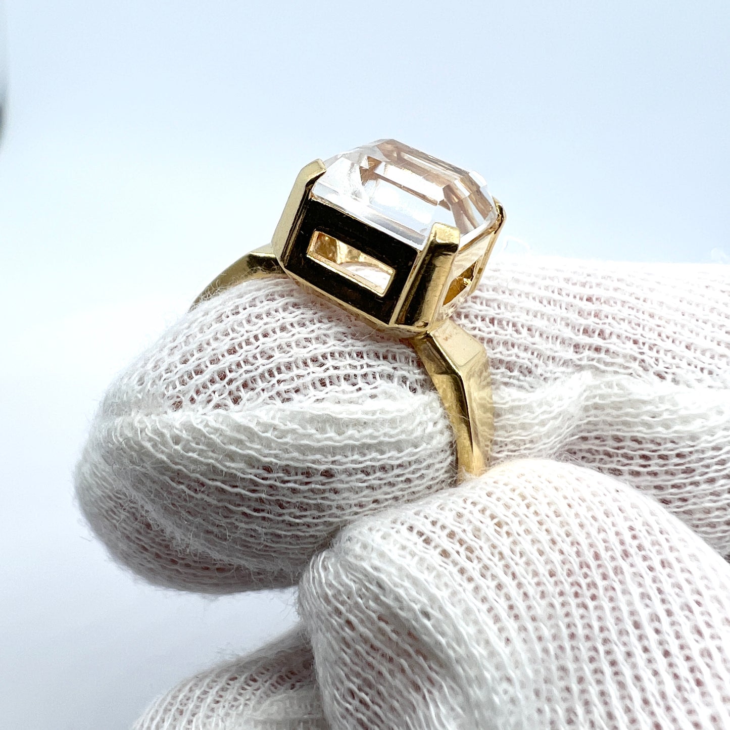 G Dahlgren, Sweden 1971. Vintage 18k Gold Rock Crystal Ring.