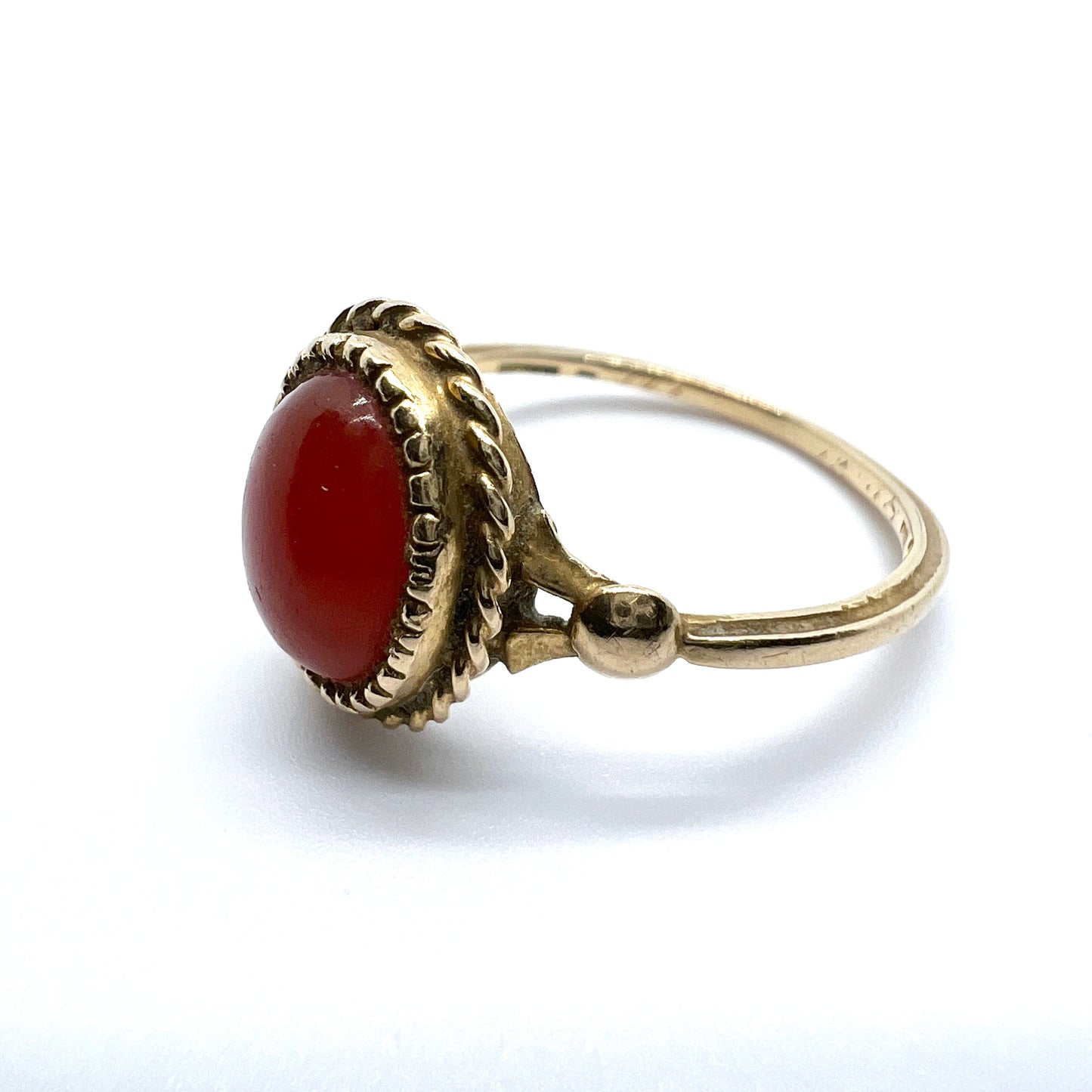 G Dahlgren, Sweden 1935. Vintage 18k Gold Carnelian Ring.