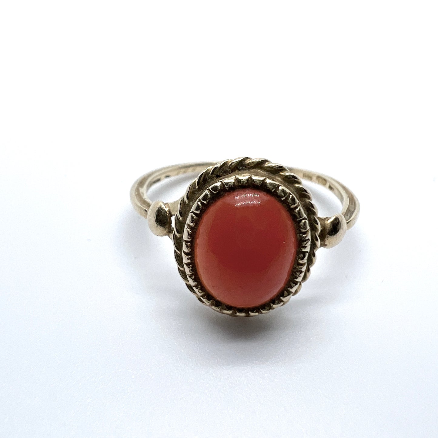 G Dahlgren, Sweden 1935. Vintage 18k Gold Carnelian Ring.