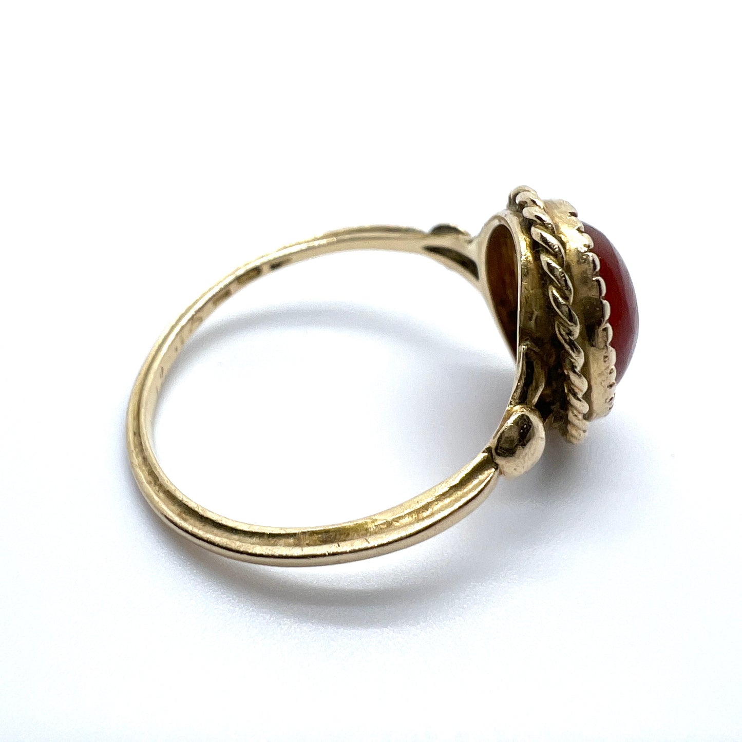 G Dahlgren, Sweden 1935. Vintage 18k Gold Carnelian Ring.