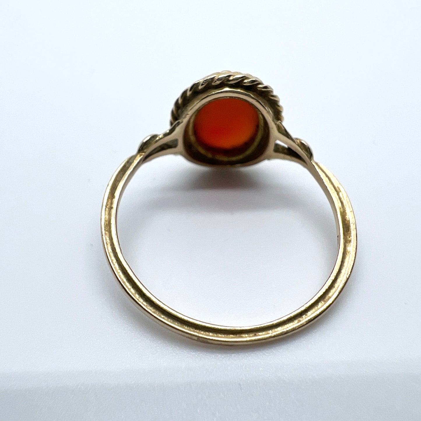 G Dahlgren, Sweden 1935. Vintage 18k Gold Carnelian Ring.