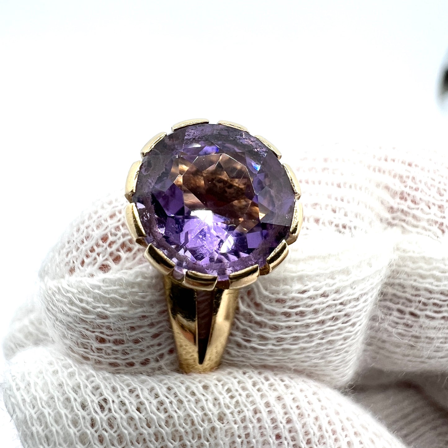 Atelje Stigbert, Sweden 1959. Vintage Mid-century Modern 18k Gold Amethyst Ring.