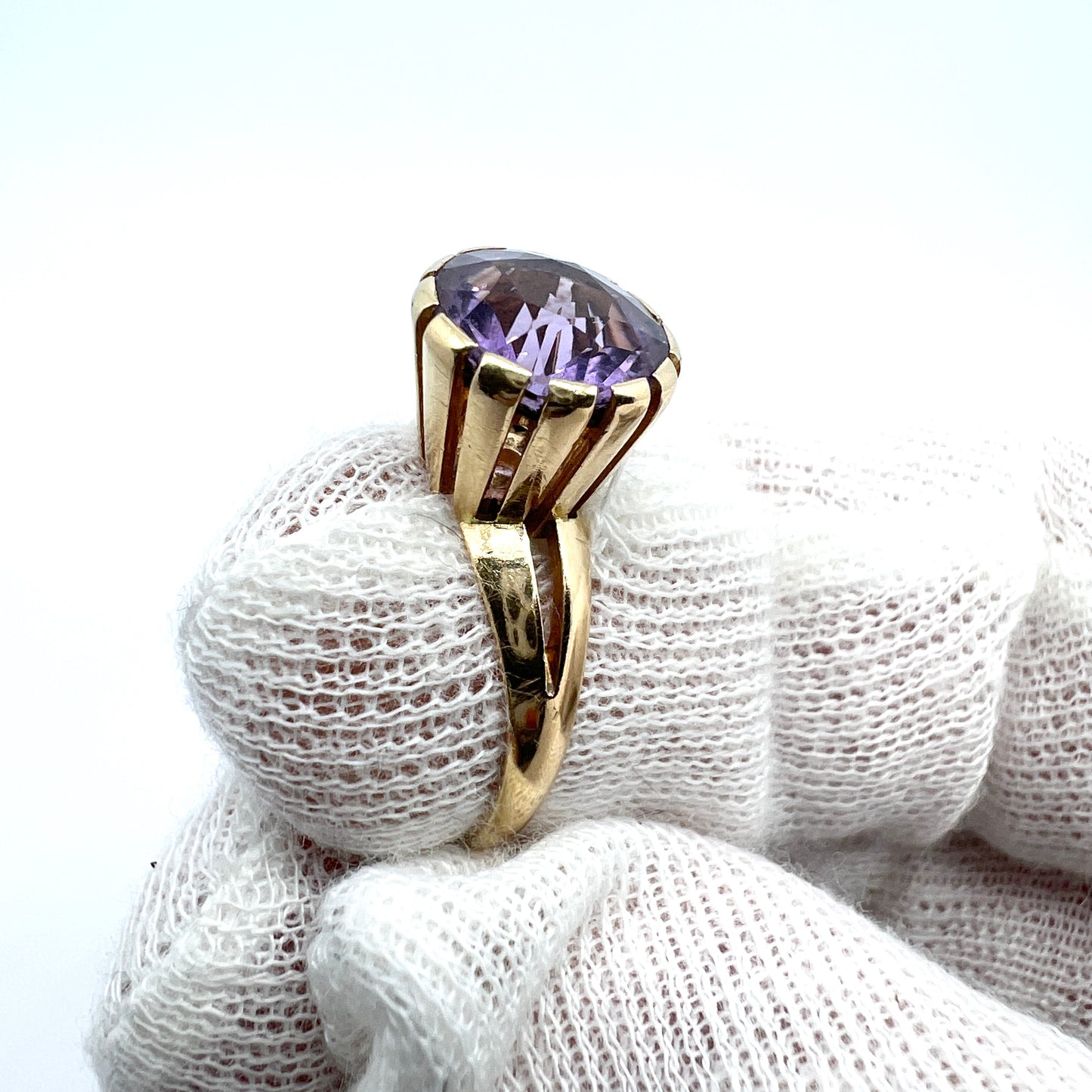 Atelje Stigbert, Sweden 1959. Vintage Mid-century Modern 18k Gold Amethyst Ring.