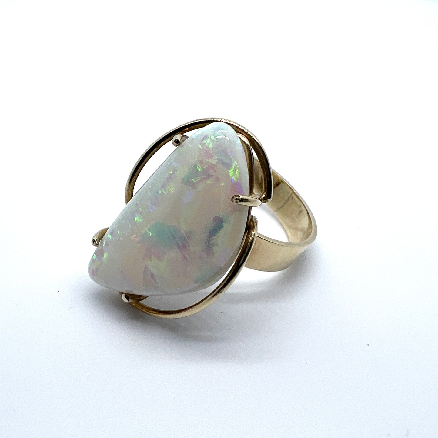 Vintage 9k Gold Opal Ring.