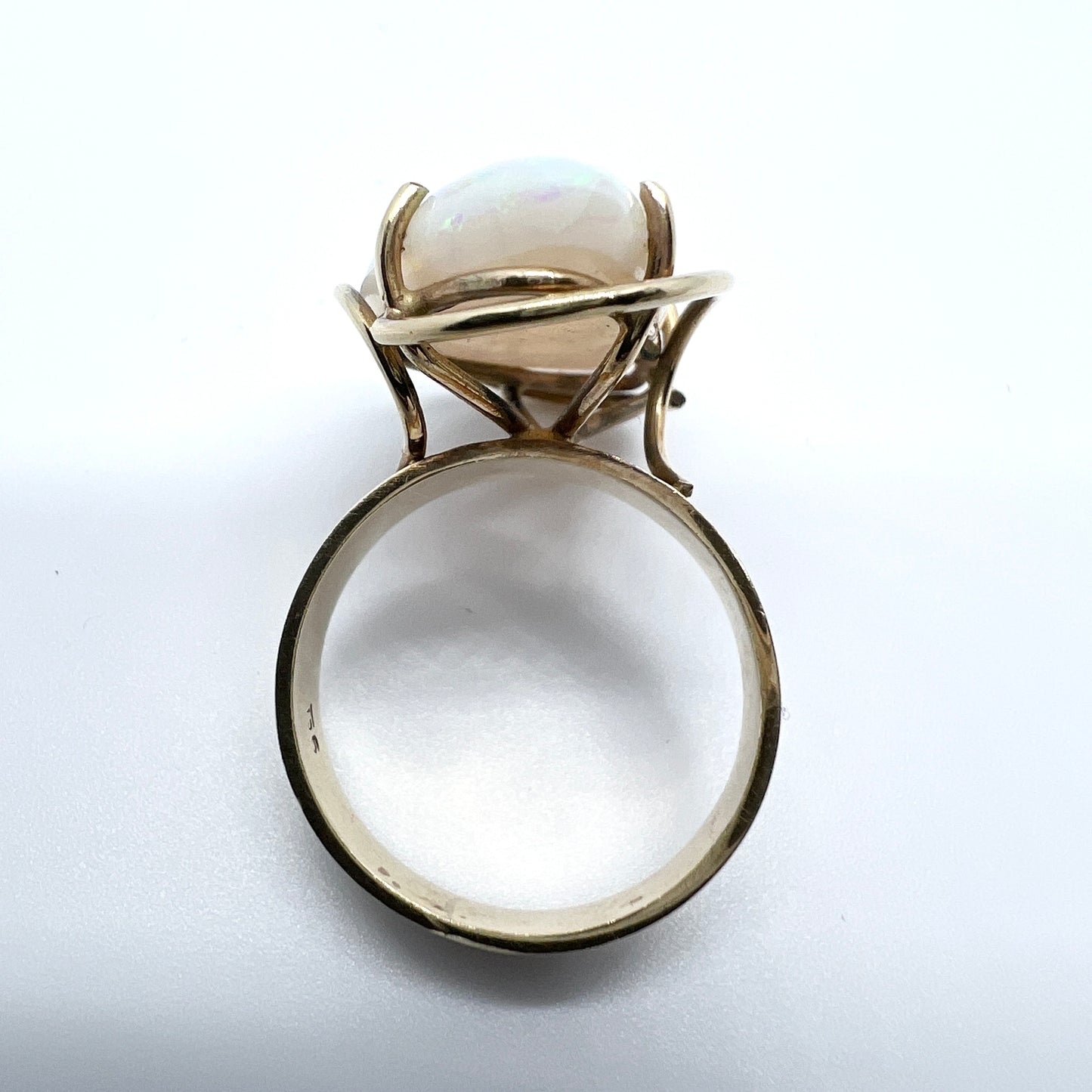 Vintage 9k Gold Opal Ring.