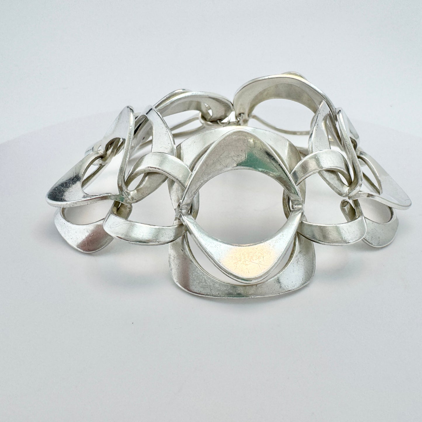 Theresia Hvorslev for Alton, Sweden 1972 Bold Sterling Silver Bracelet. Design: Reflex. Signed.