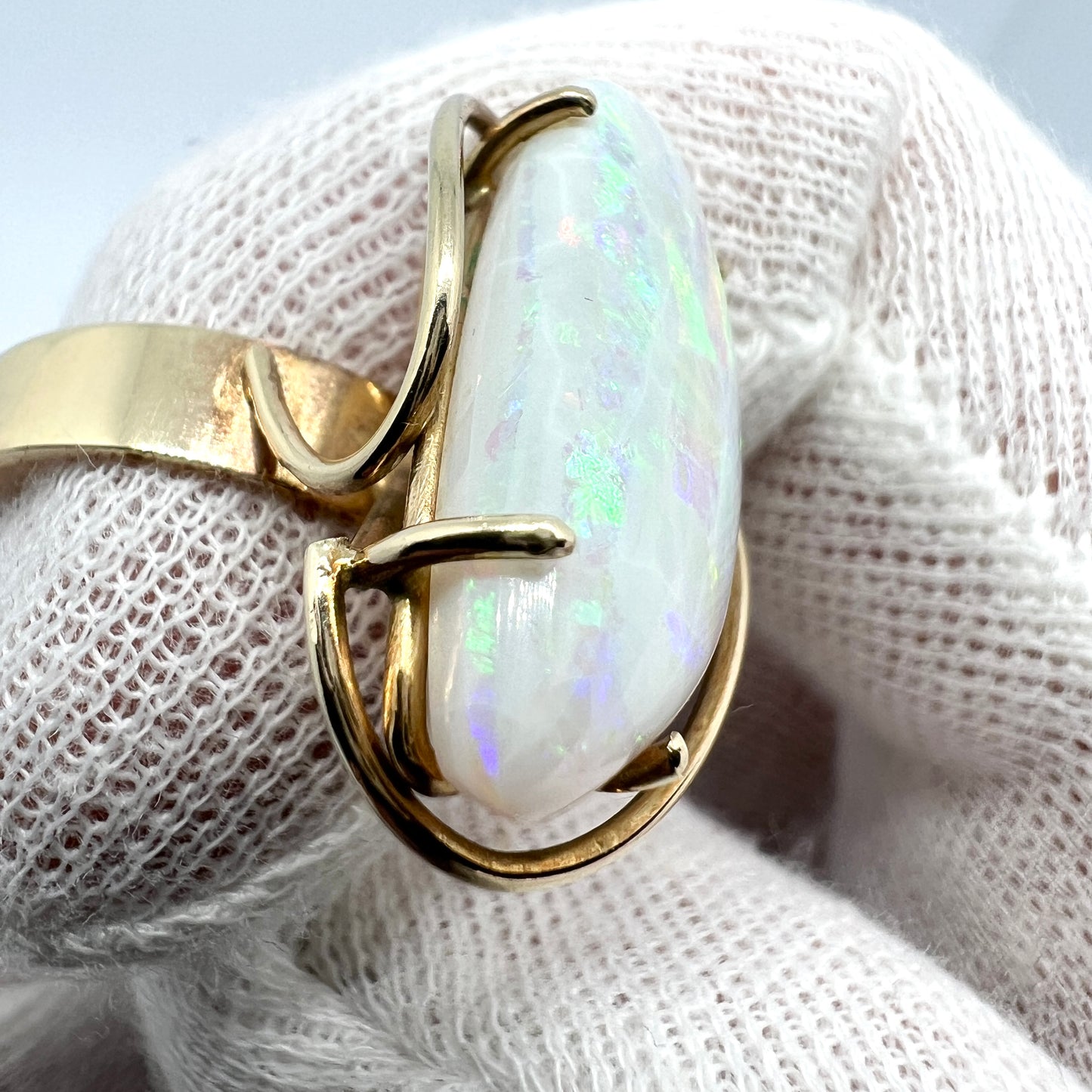 Vintage 9k Gold Opal Ring.