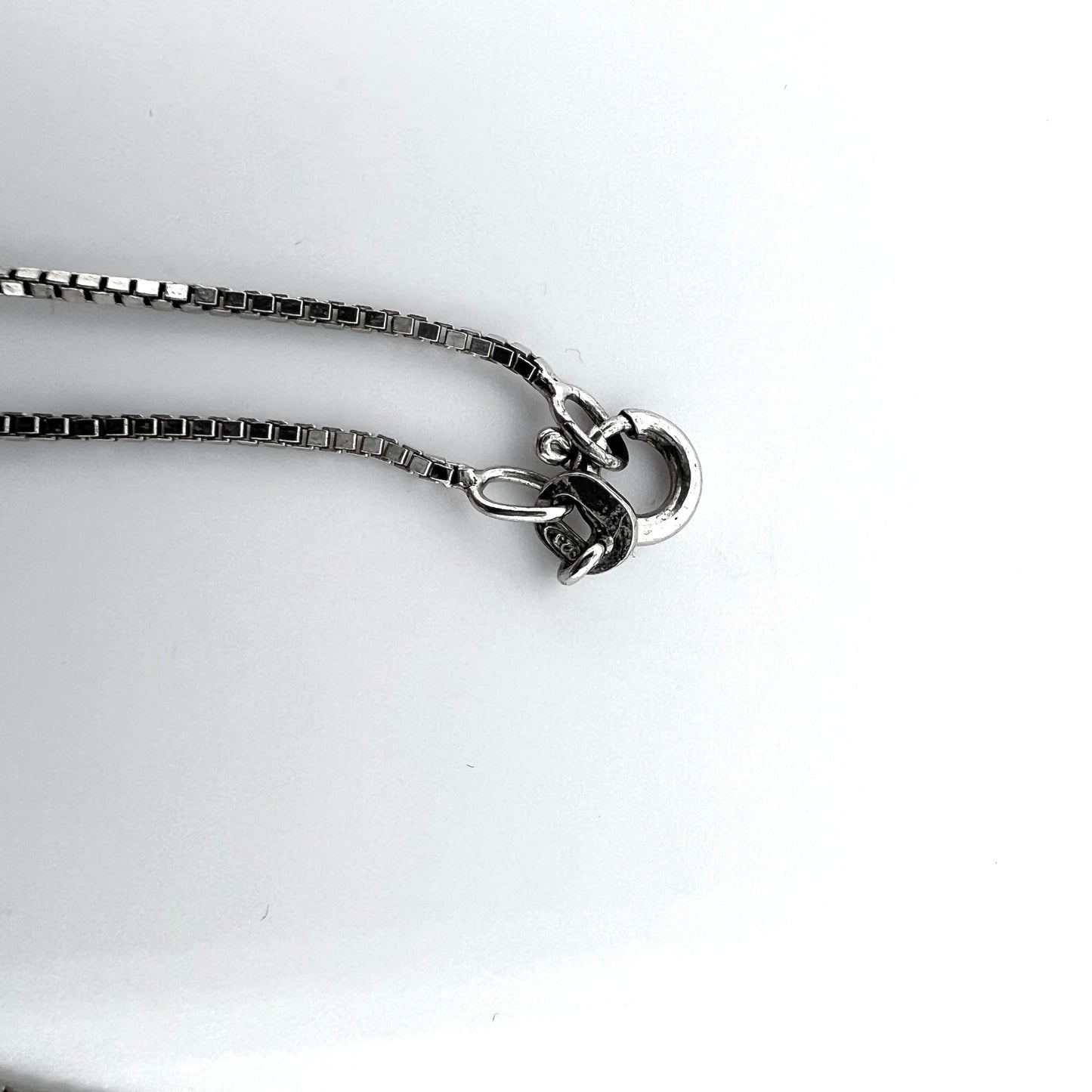 Jorma Laine for Kultateollisus, Finland 1970s Sterling Silver Pendant + Long Box Chain.