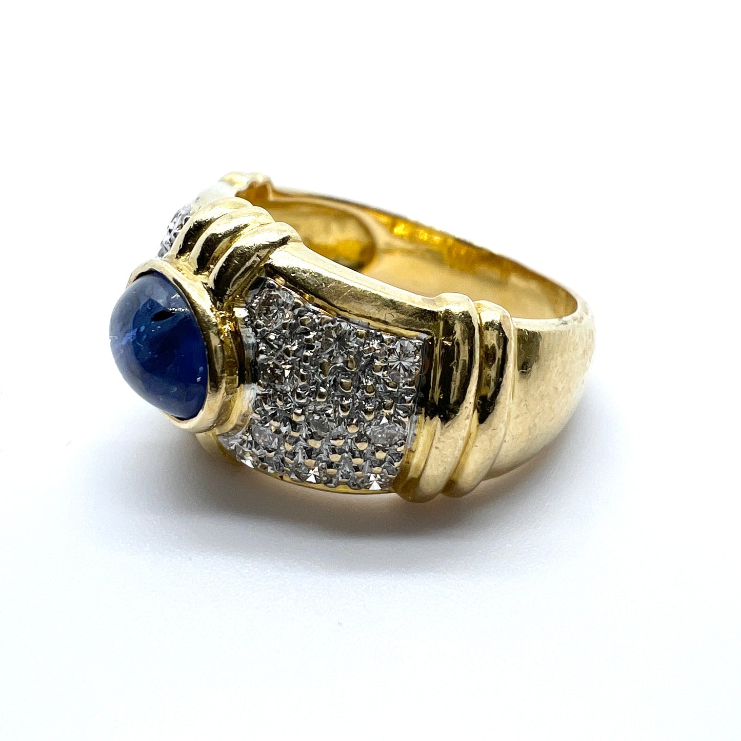 Vintage 18k Gold Diamond and Sapphire Ring.