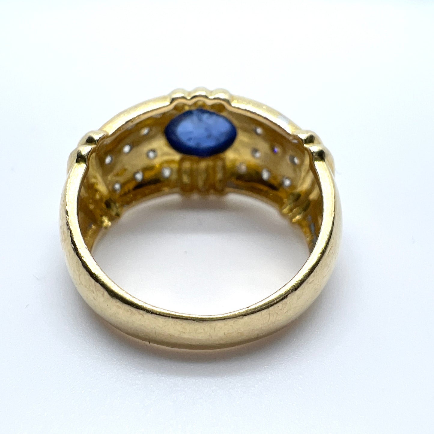 Vintage 18k Gold Diamond and Sapphire Ring.