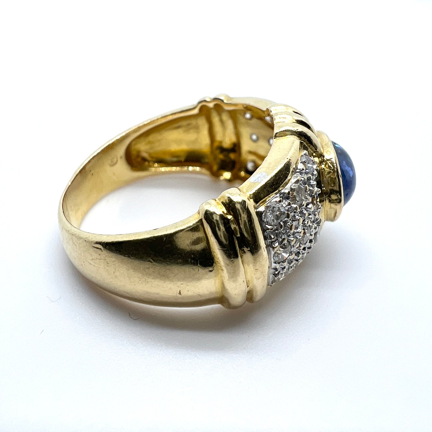 Vintage 18k Gold Diamond and Sapphire Ring.