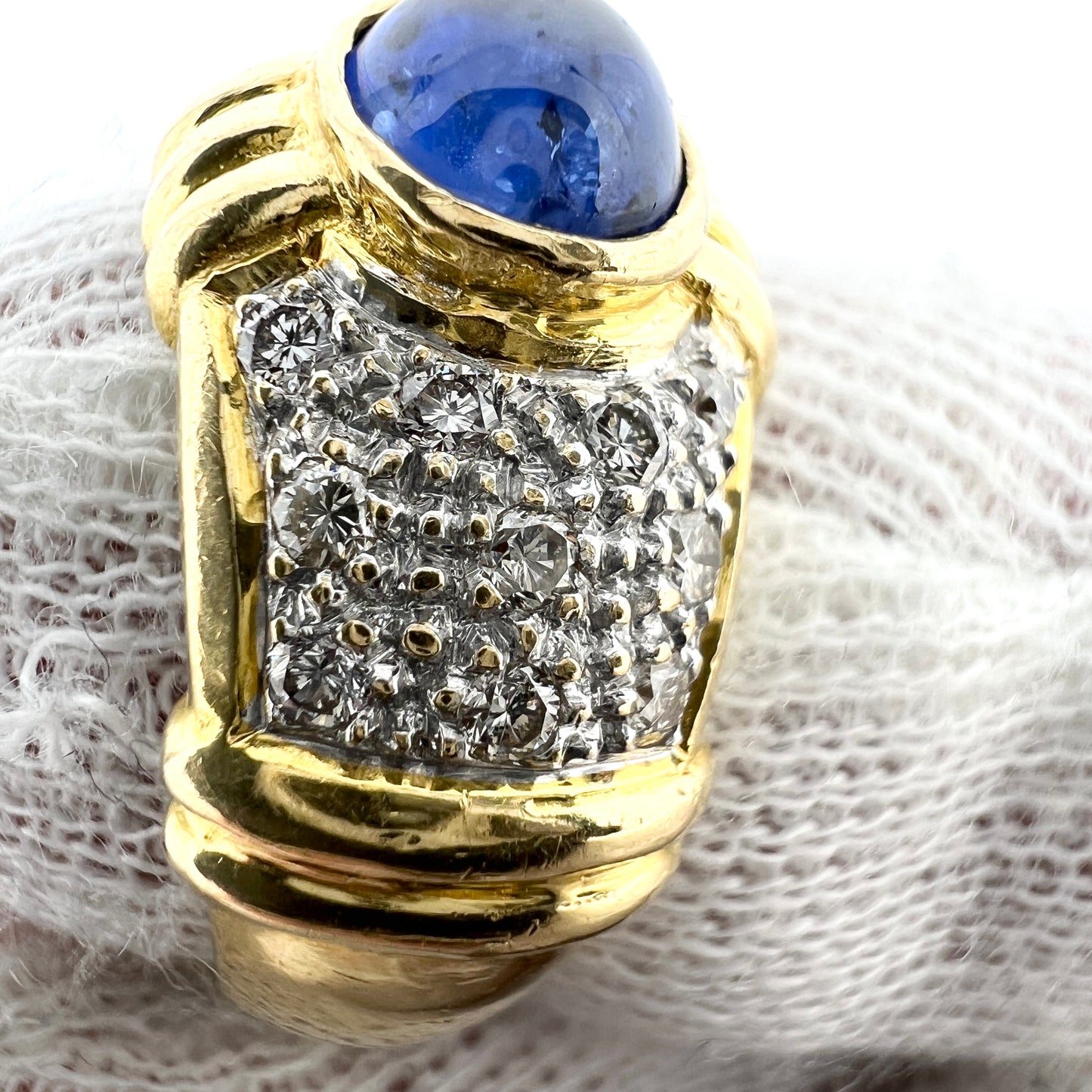 Vintage 18k Gold Diamond and Sapphire Ring.