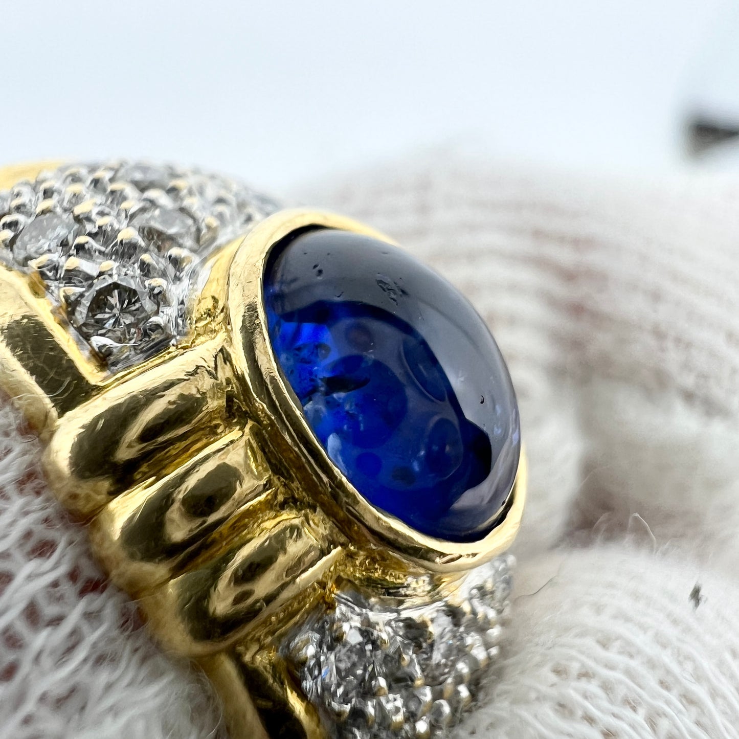 Vintage 18k Gold Diamond and Sapphire Ring.