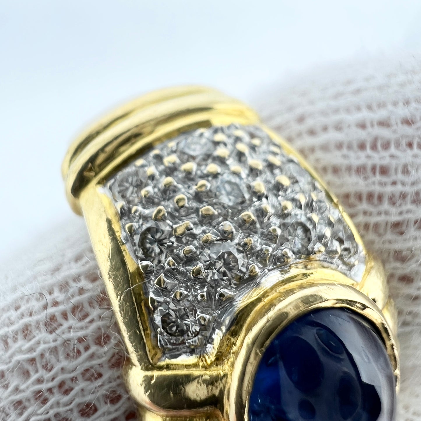 Vintage 18k Gold Diamond and Sapphire Ring.