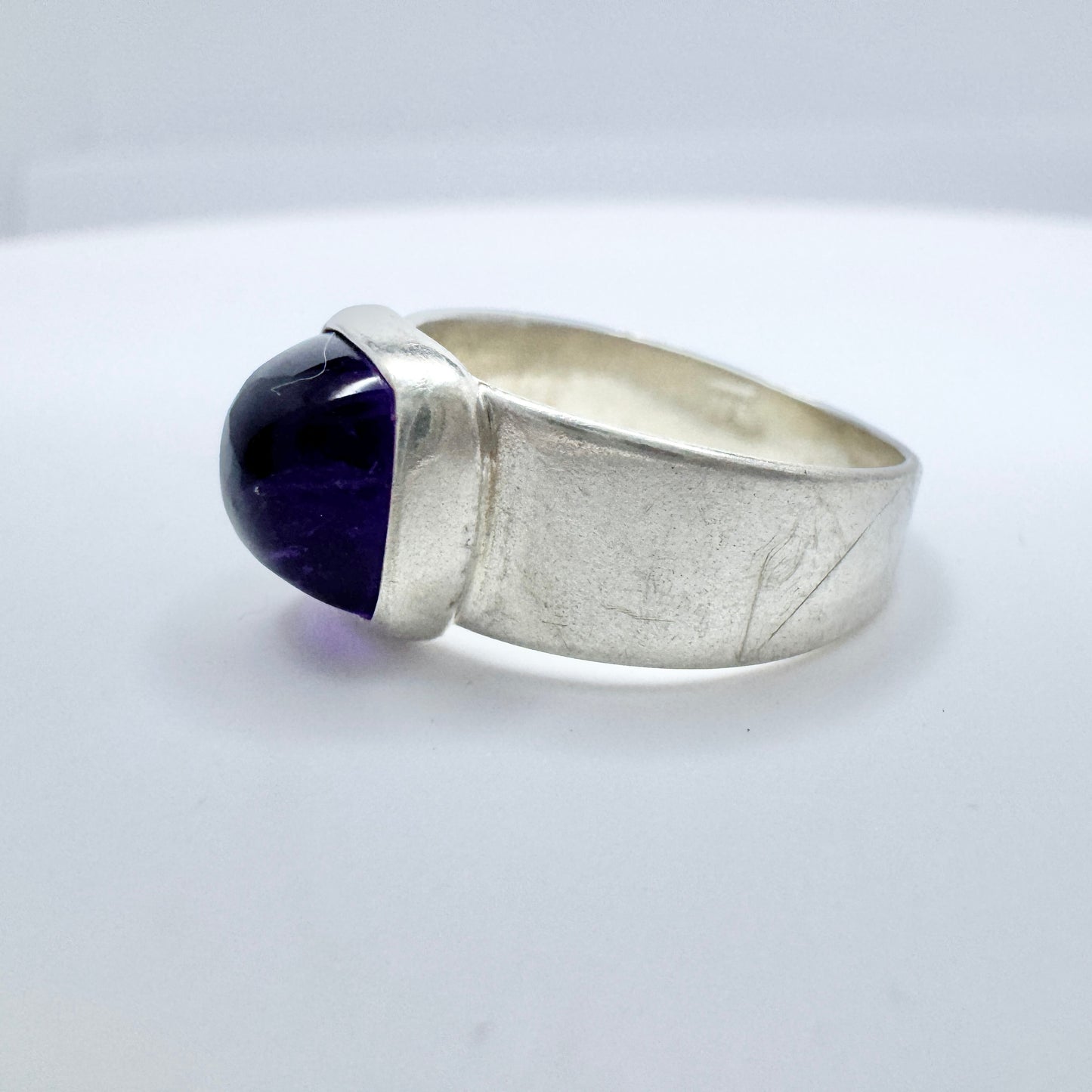 Sweden ca 1950-60s. Solid Silver Amethyst rRng.