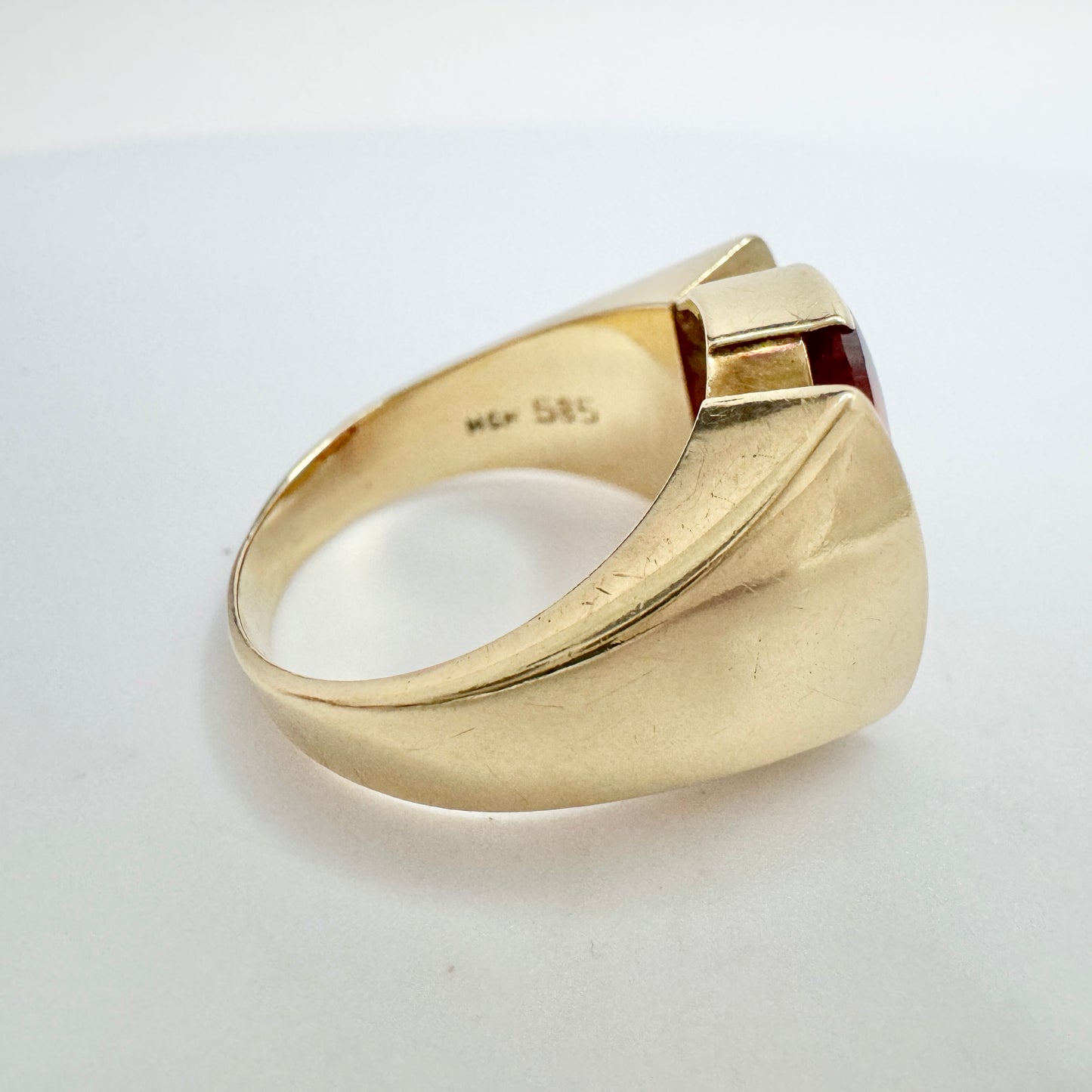 Hugo Grun, Denmark c 1940s. Vintage 14k Gold Synthetic Sapphire Ring.