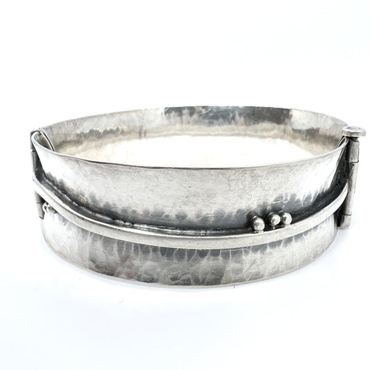 Pirkan Kulta Oy, Finland 1958. Vintage Solid Silver Hinged Bangle Bracelet.