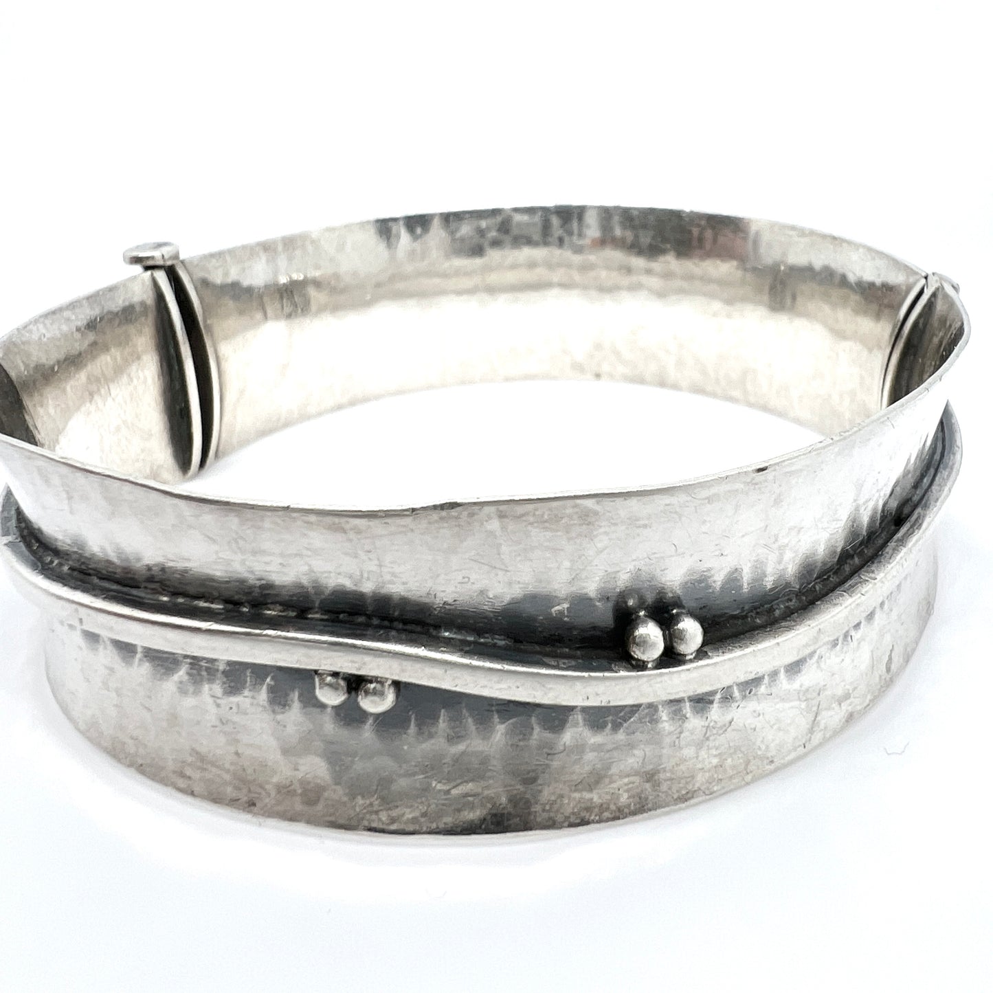 Pirkan Kulta Oy, Finland 1958. Vintage Solid Silver Hinged Bangle Bracelet.