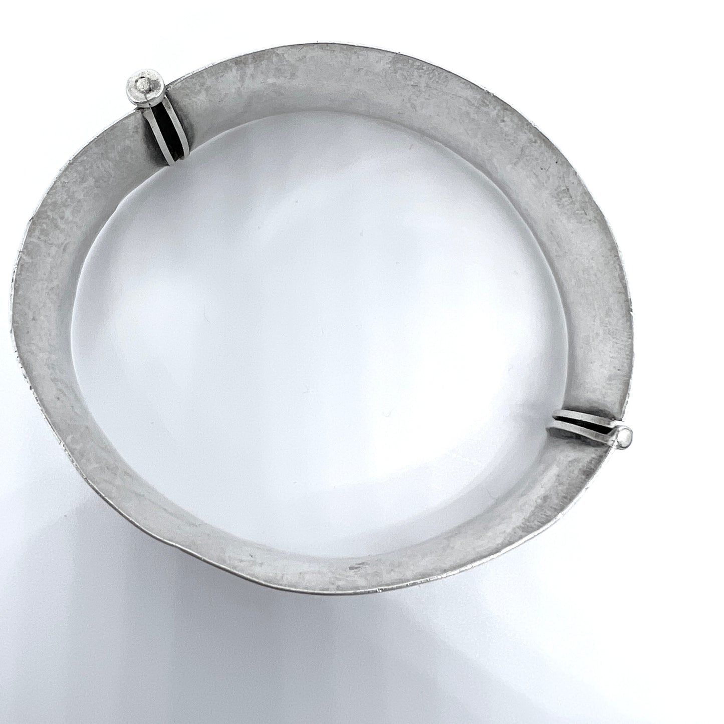 Pirkan Kulta Oy, Finland 1958. Vintage Solid Silver Hinged Bangle Bracelet.