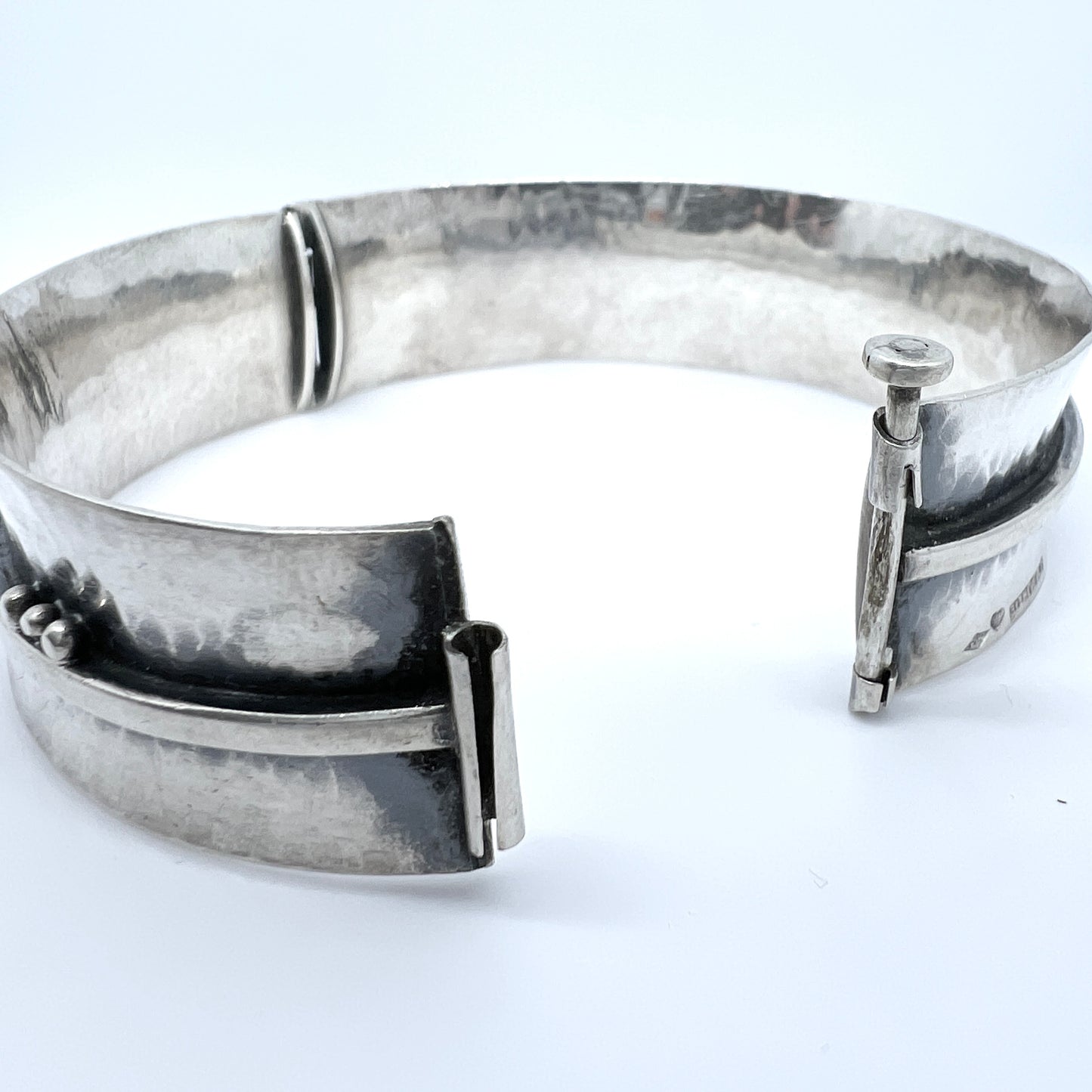 Pirkan Kulta Oy, Finland 1958. Vintage Solid Silver Hinged Bangle Bracelet.