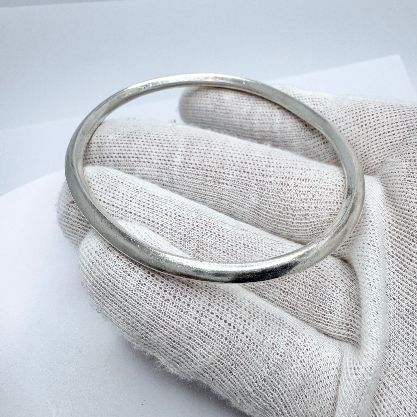 Bengt Liljedahl, Sweden 1976. Solid Sterling Silver Bangle Bracelet.