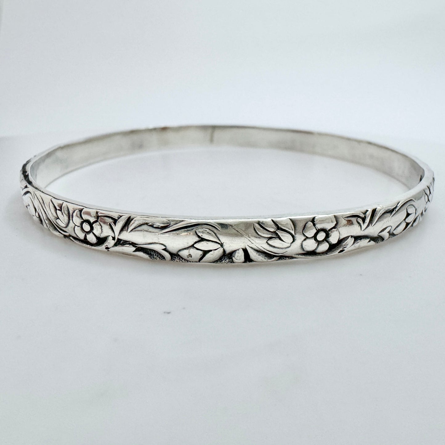 G Kaplan, Sweden year 1960. Vintage Sterling Silver Floral Bangle Bracelet.