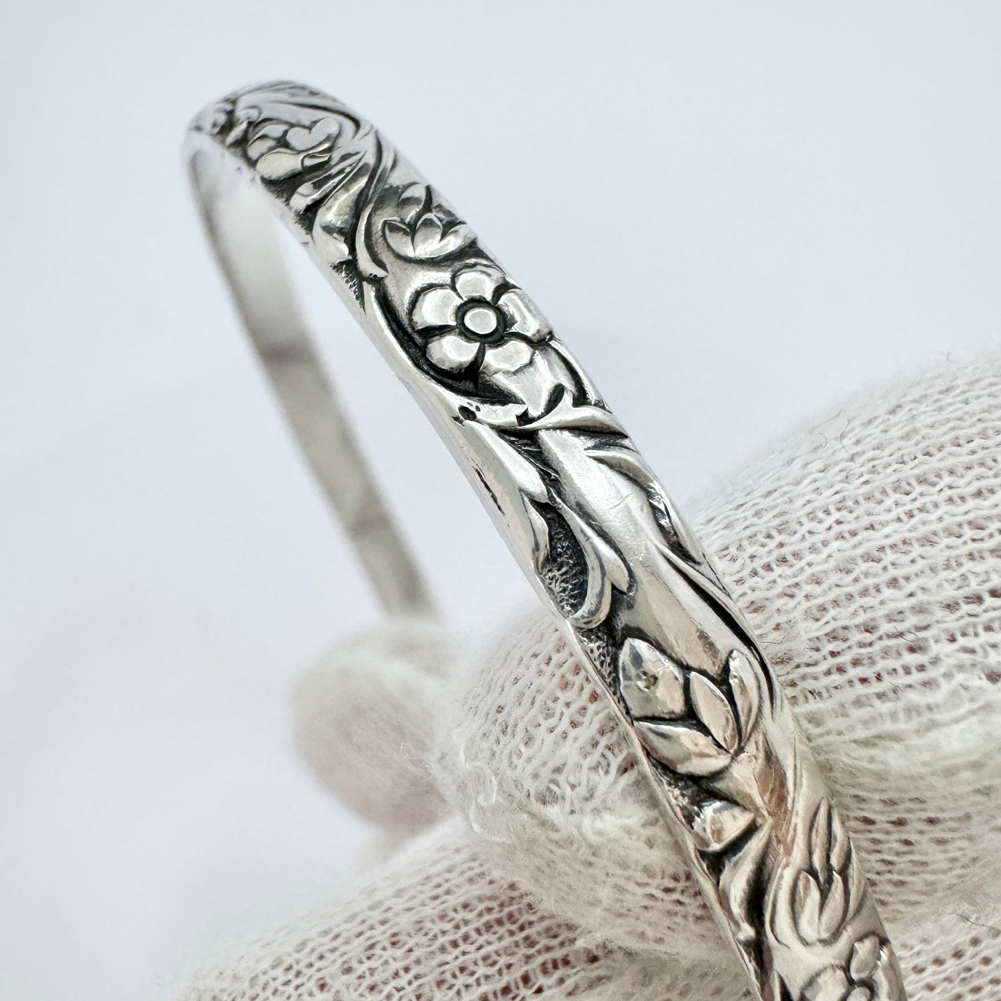 G Kaplan, Sweden year 1960. Vintage Sterling Silver Floral Bangle Bracelet.