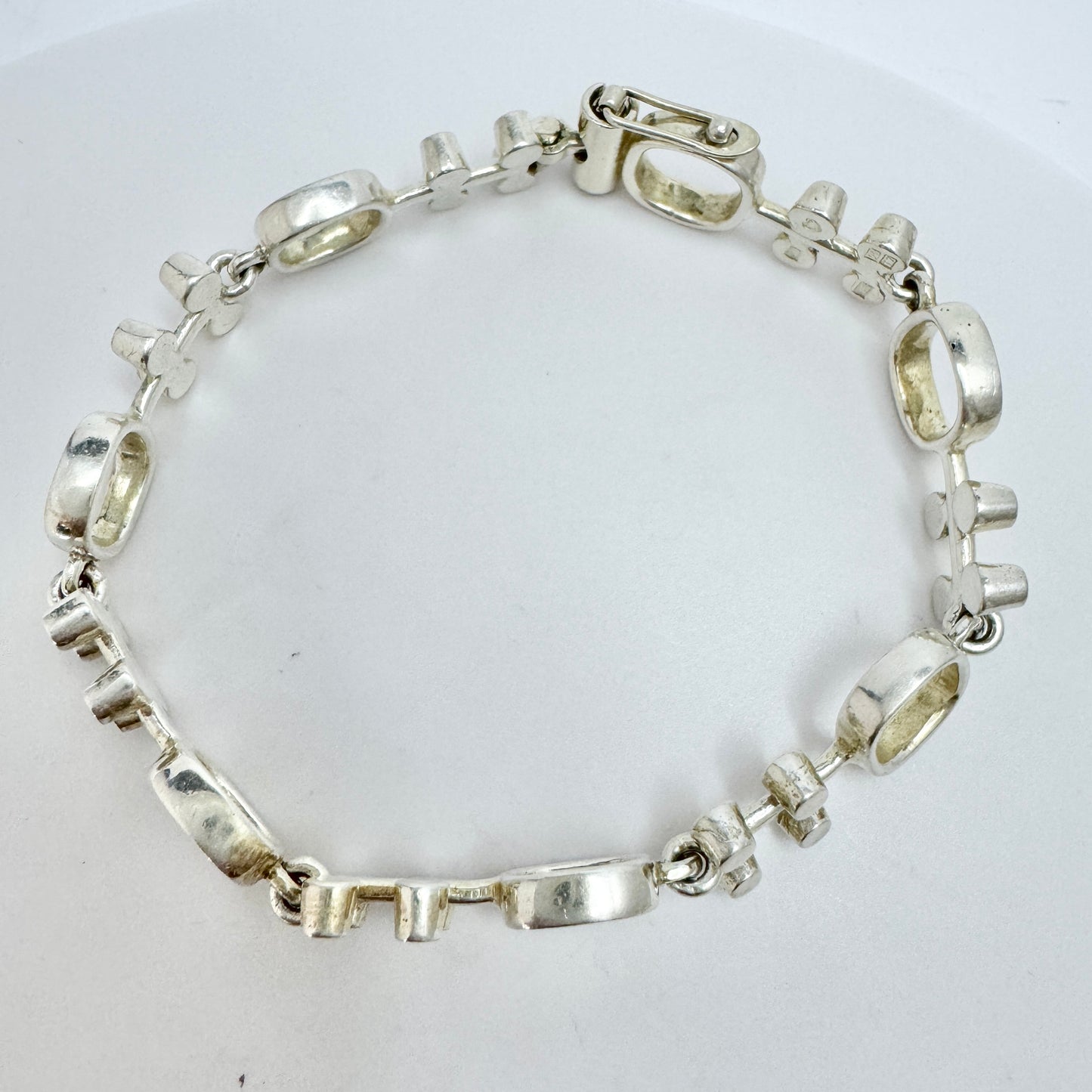 Jorma Laine for Kultateollisuus, Finland 1972. Vintage Modernist Solid Silver Bracelet.