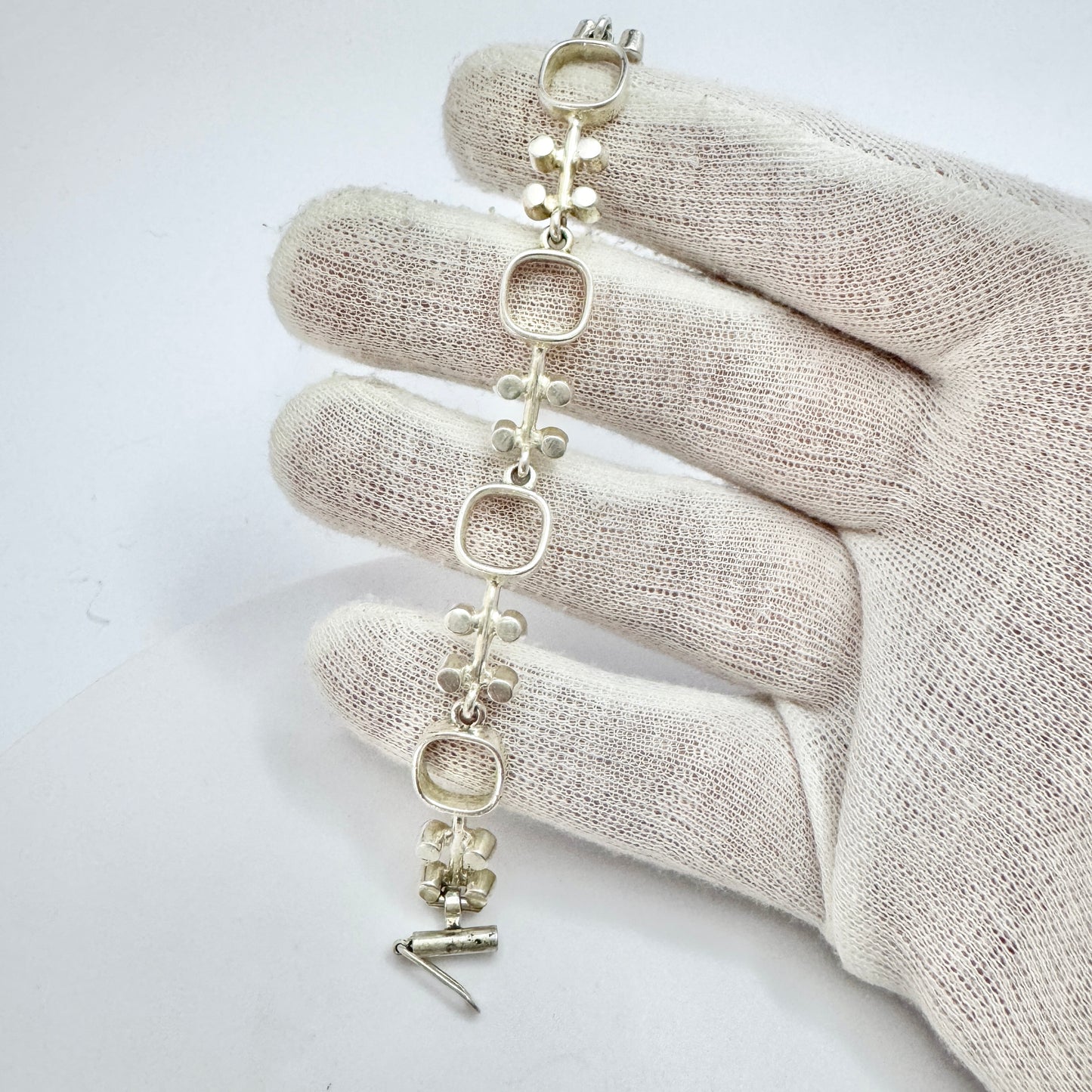 Jorma Laine for Kultateollisuus, Finland 1972. Vintage Modernist Solid Silver Bracelet.