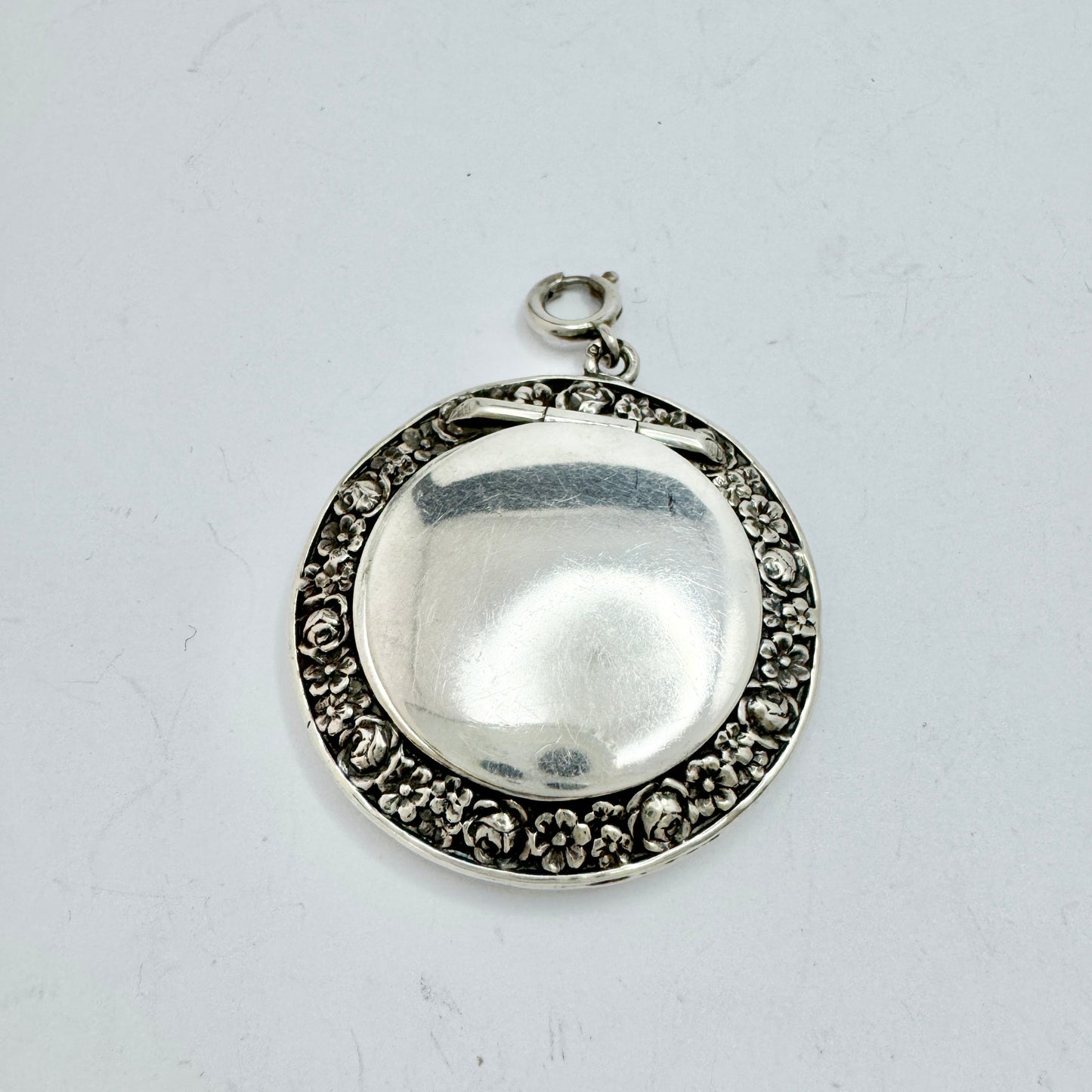 M&M c 1940s. Vintage Solid Silver Compact Locket Pendant.