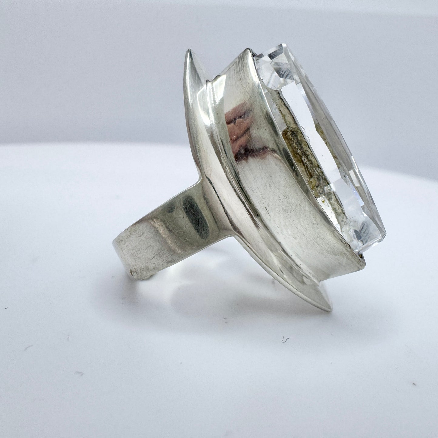 Vintage Modernist 1960s. Solid Silver Synthetic Spinel Ring.