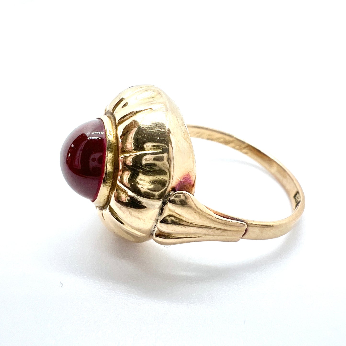 ALTON, Sweden 1954. Vintage 18k Gold Synthetic Sapphire Ring.