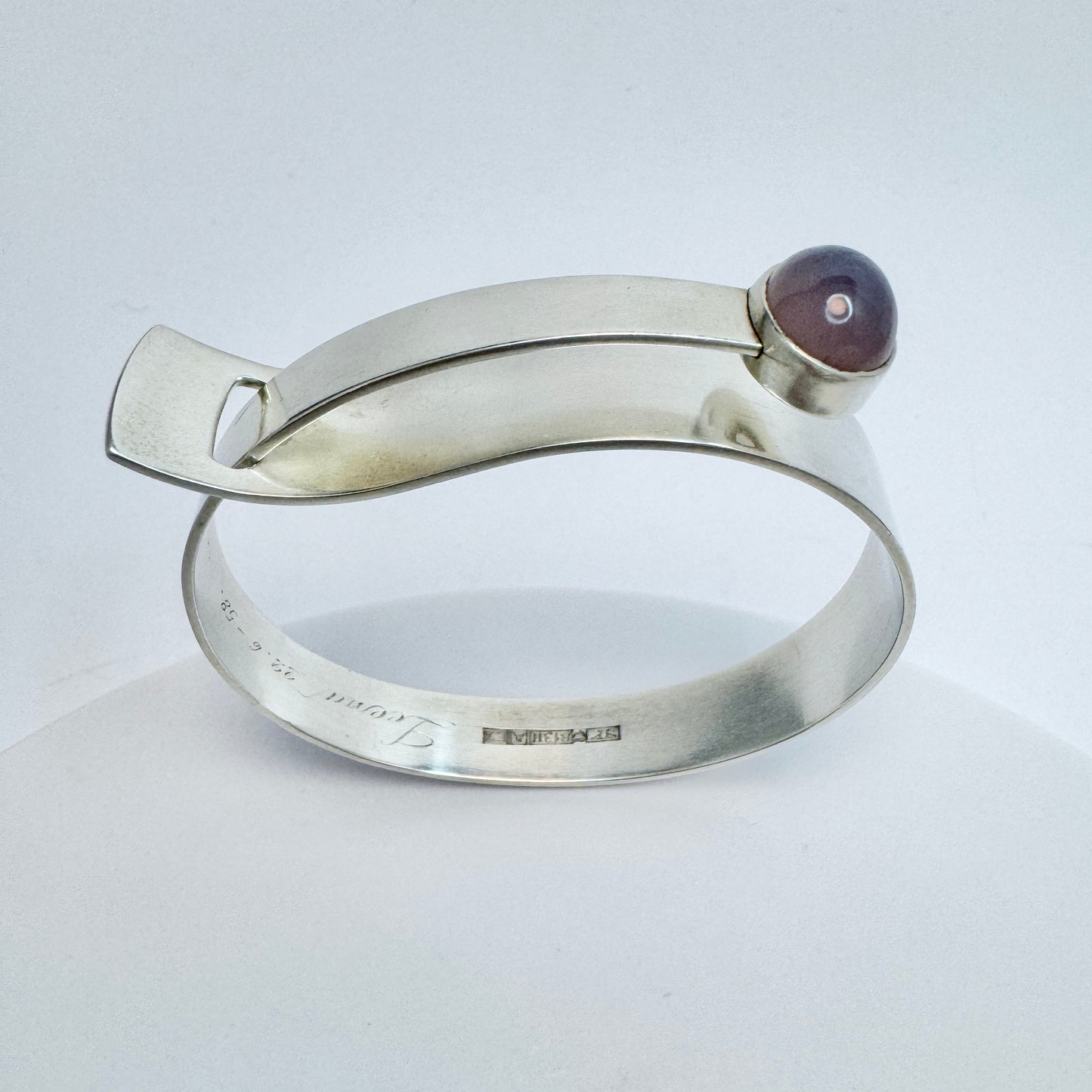 Elis Kauppi, Finland 1958. Vintage Solid Silver Chalcedony Bangle Bracelet.