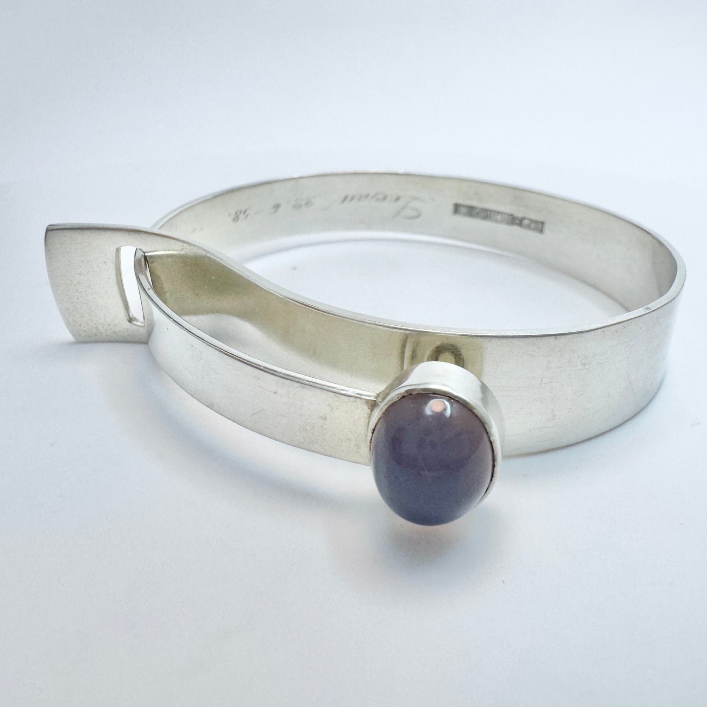 Elis Kauppi, Finland 1958. Vintage Solid Silver Chalcedony Bangle Bracelet.